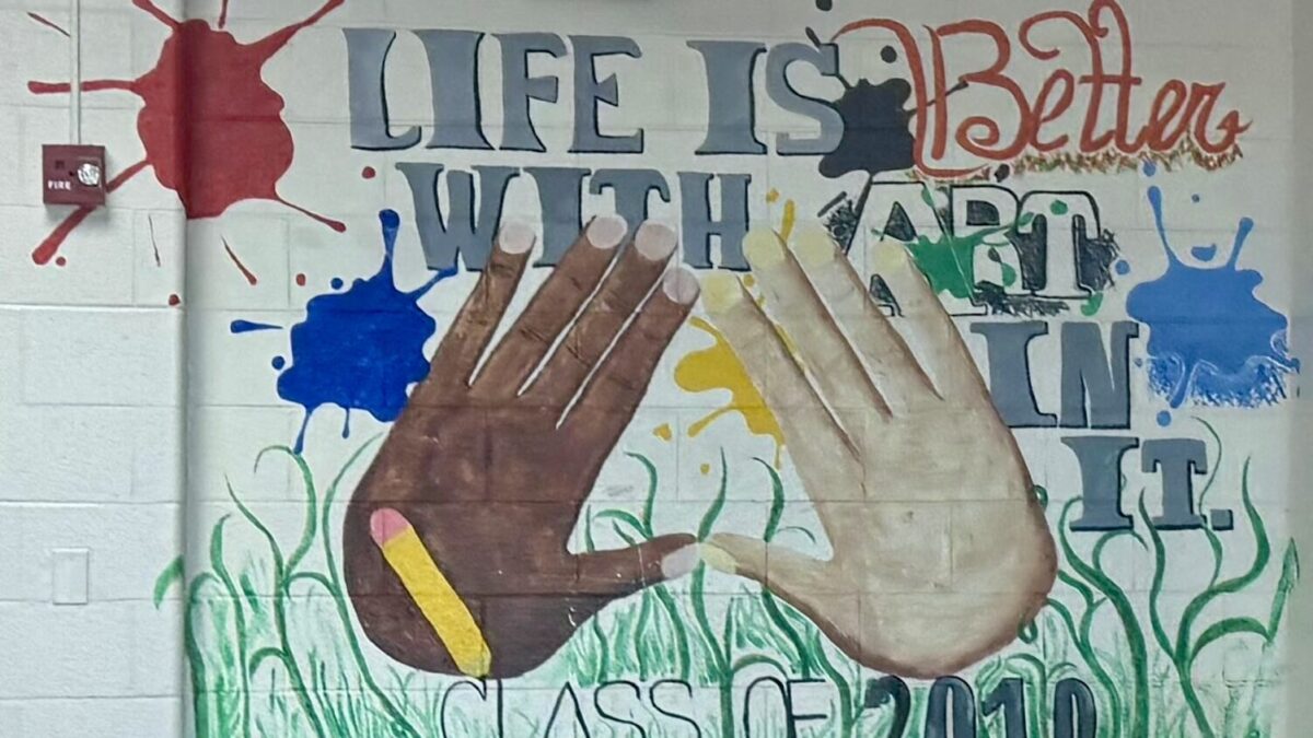 Mural of "Life is Better With Art In It"